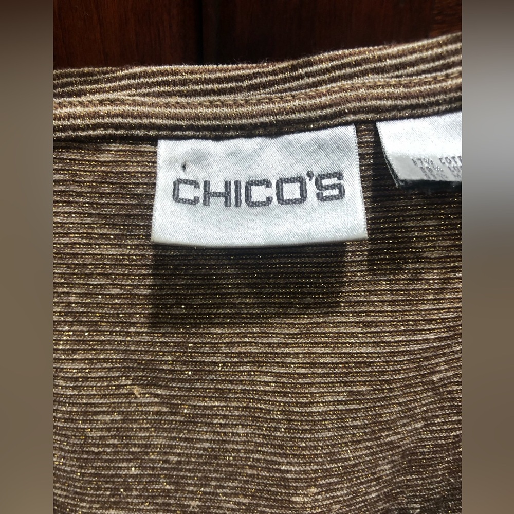 2/$30 Chico’s Taupe Textured Top Gathered Scoop Neck 3/4 Sleeve Blouse Sz 1 (M) - Picture 4 of 10